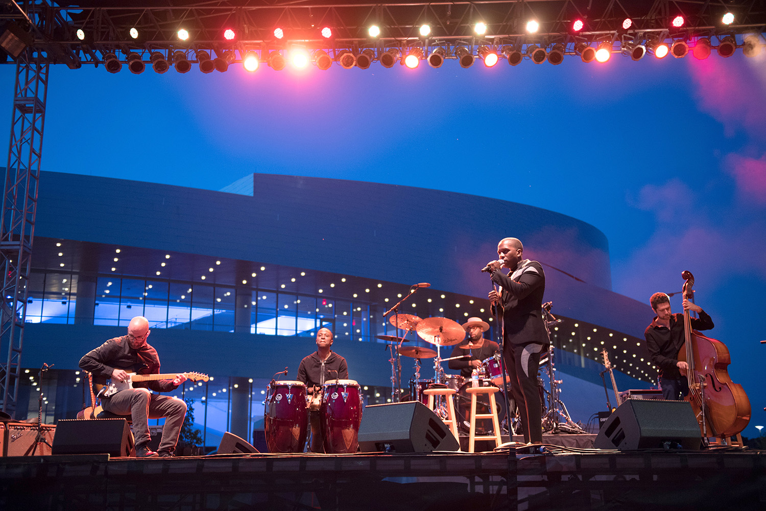 Leslie Odom Jr. performs a free outdoor concert 