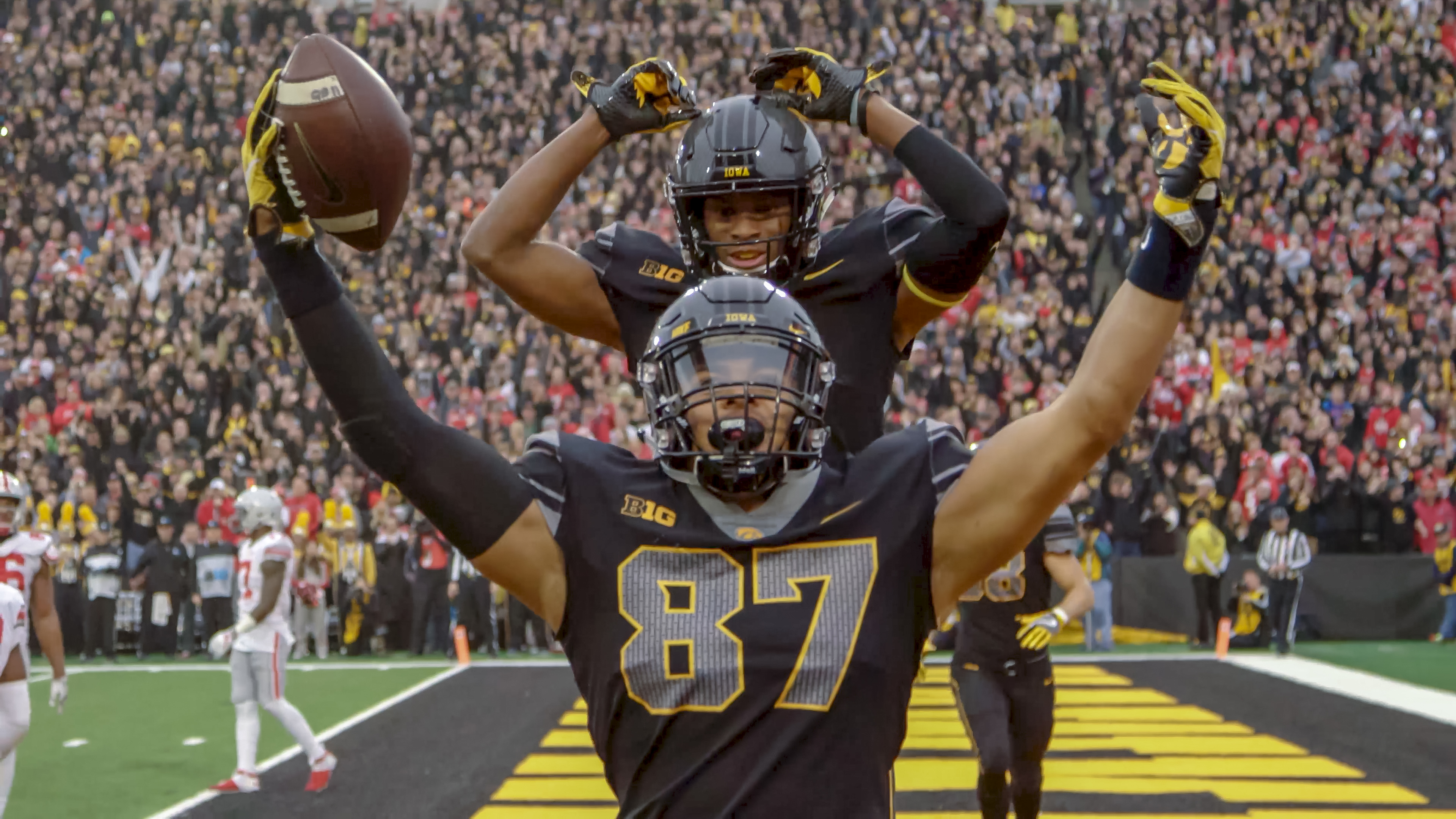 noah fant celebrates a touchdown with a teammate