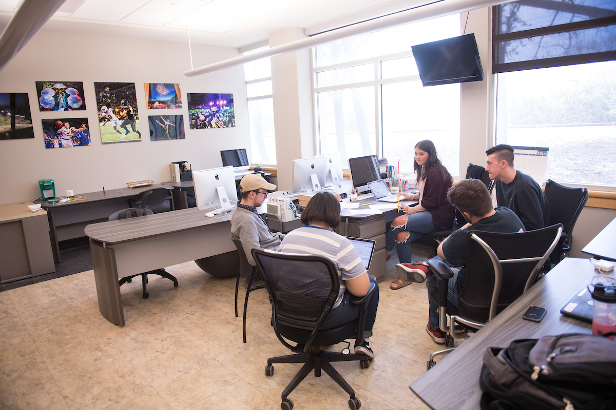 Grace Pateras leads the budget meeting for the "Daily Iowan"