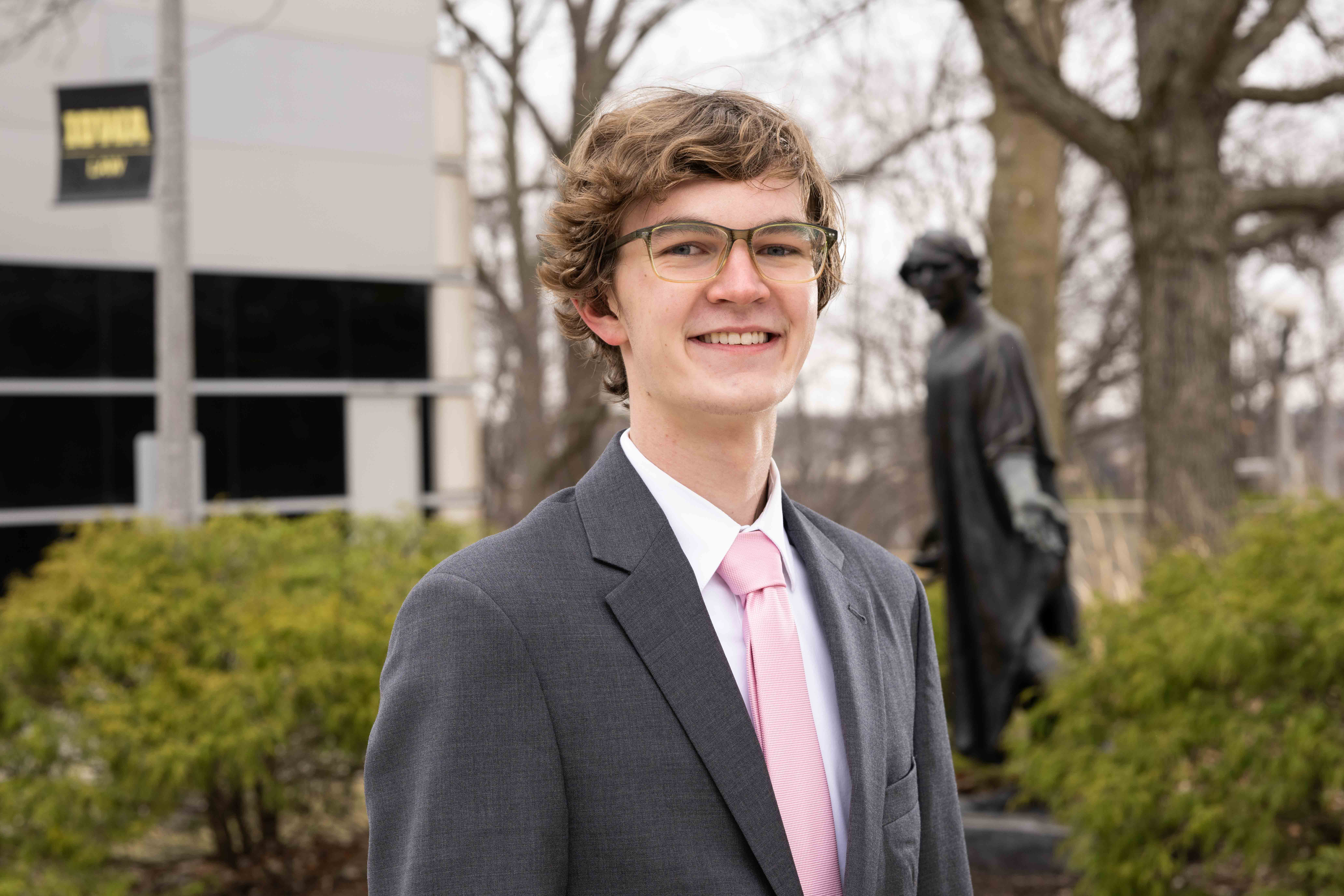 Spencer Cooper-Ohm, a second-year economics and English major from Council Bluffs, Iowa, made a surprising discovery while researching the impact of naloxone laws on opioid deaths. 