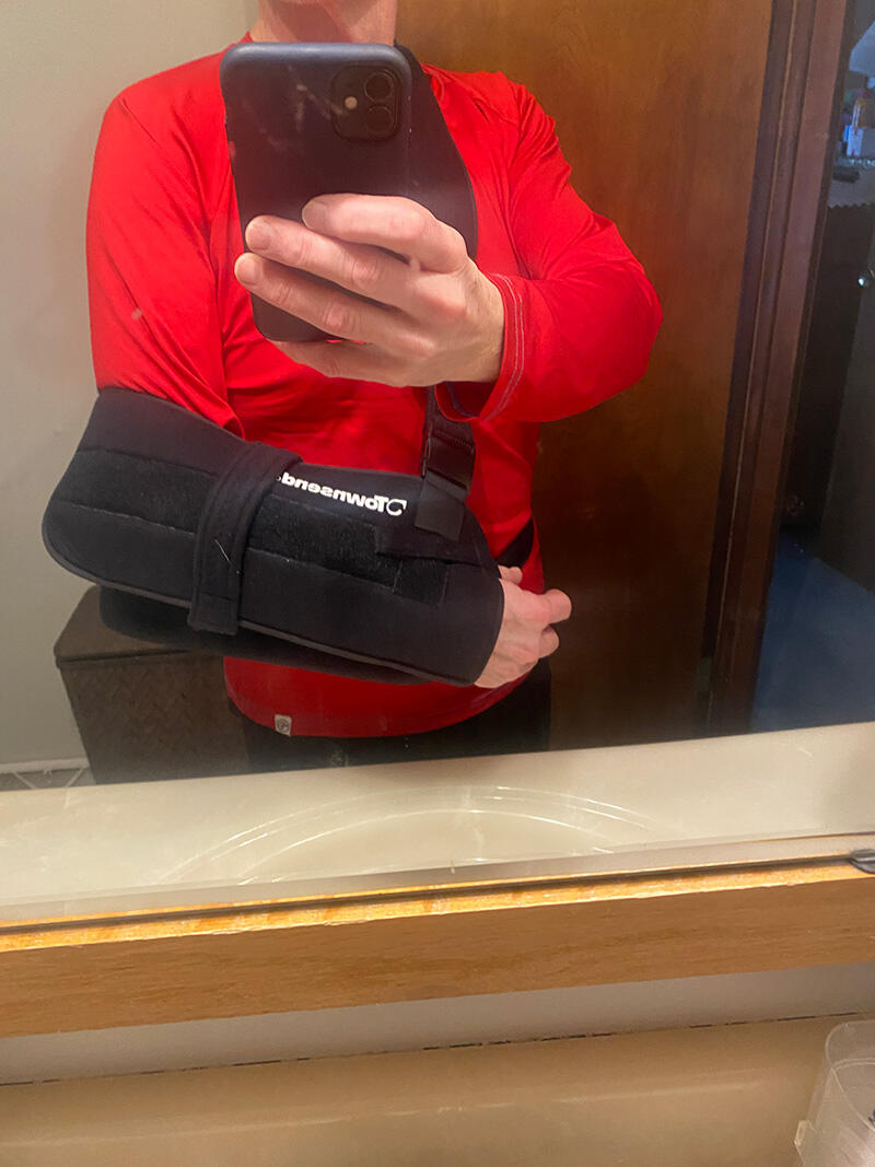 A picture of an arm in a sling