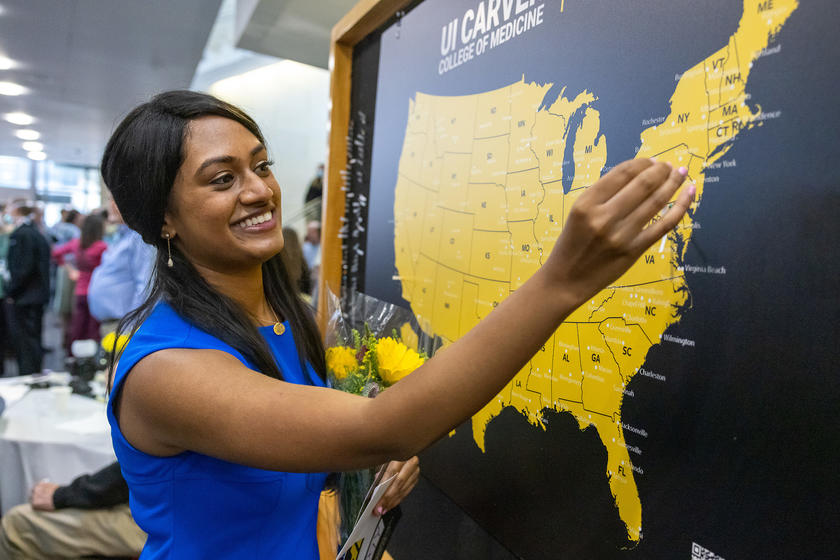 Carver College of Medicine student adding pin to a U.S. map