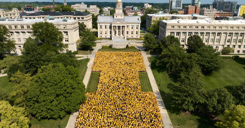 university of iowa first-year students forming a block I near Old Capitol