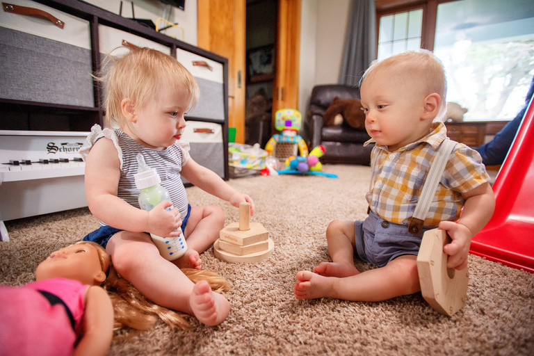 toddlers playing in a living room