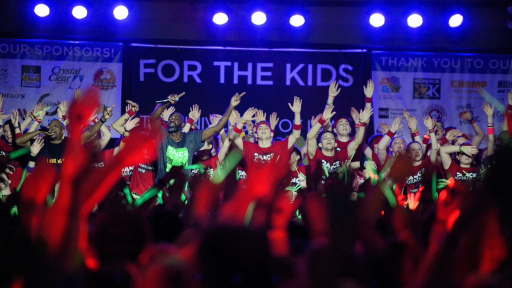 The crowd doing a wave